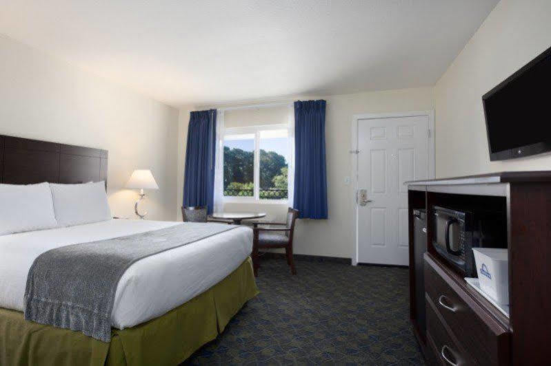 Days Inn By Wyndham Santa Maria Esterno foto