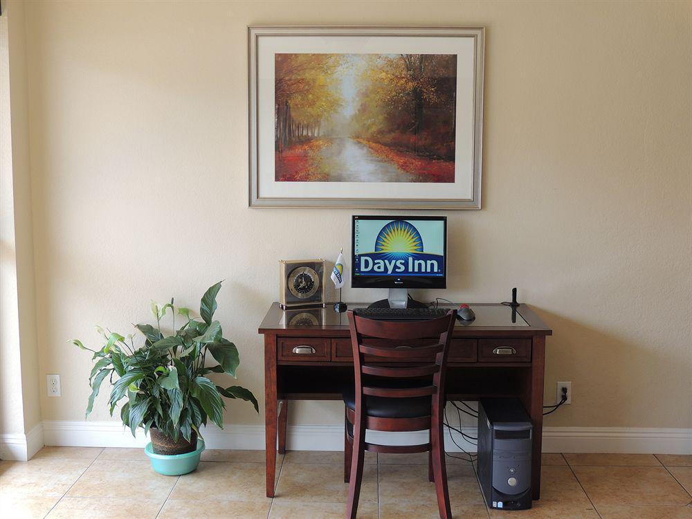Days Inn By Wyndham Santa Maria Esterno foto