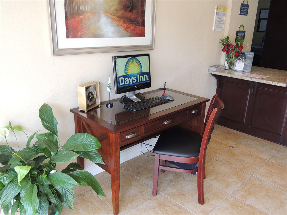 Days Inn By Wyndham Santa Maria Esterno foto